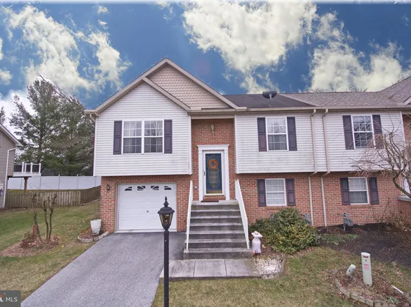 838 Logan Ln, Hanover, PA 17331