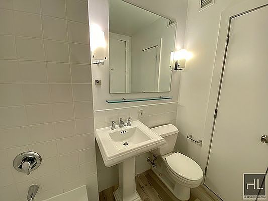 4th image of 41 Murray St #408