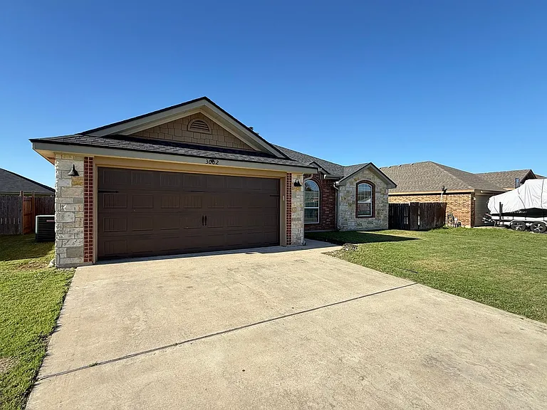 3002 Montague County Dr — Photo 2