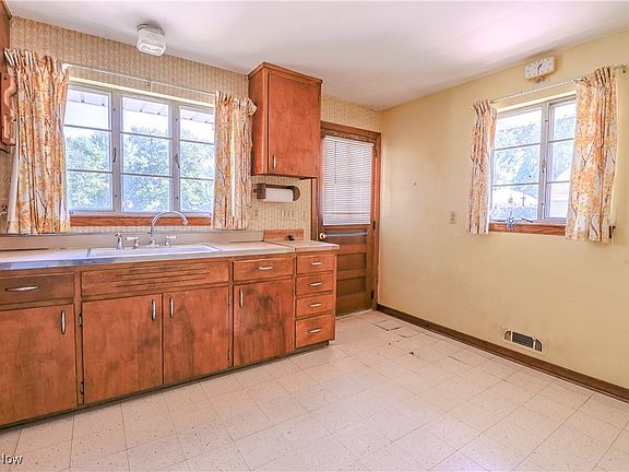 4th image of 9853 W 130th St