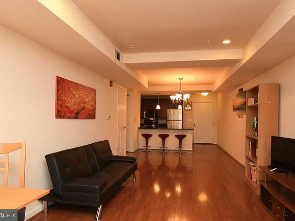 4th image of 4069 S Four Mile Run Dr Unit 104