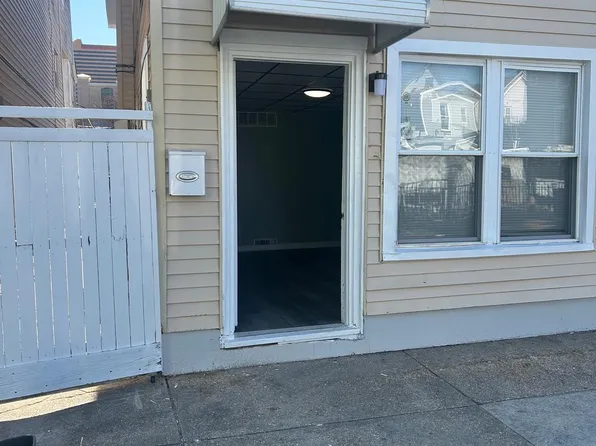 32 S Bellevue Ave, Atlantic City, NJ 08401