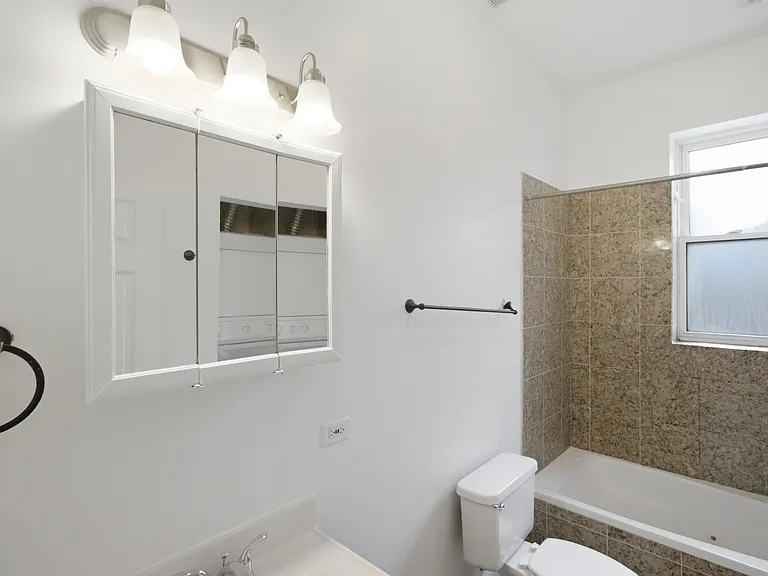 3760 W Fullerton Ave #2W — Photo 8
