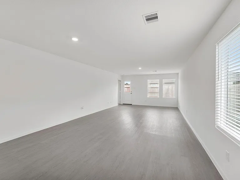 706 Umbrella Tree Dr — Photo 8