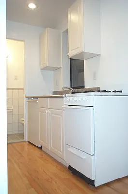 Rented by Tower Brokerage | media 17