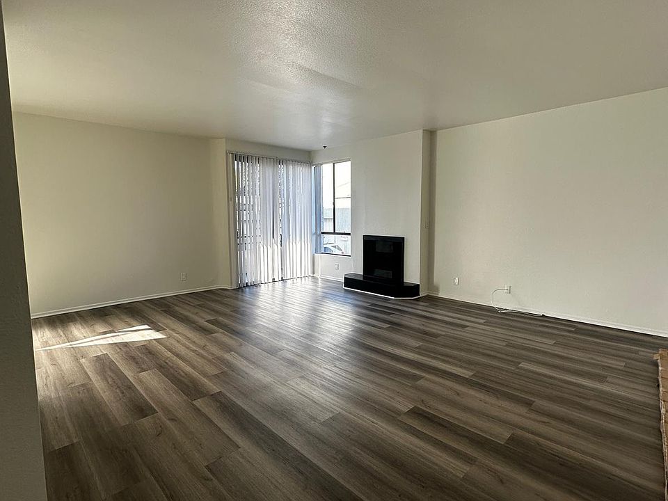 1st image of 4343 Whitsett Ave #104