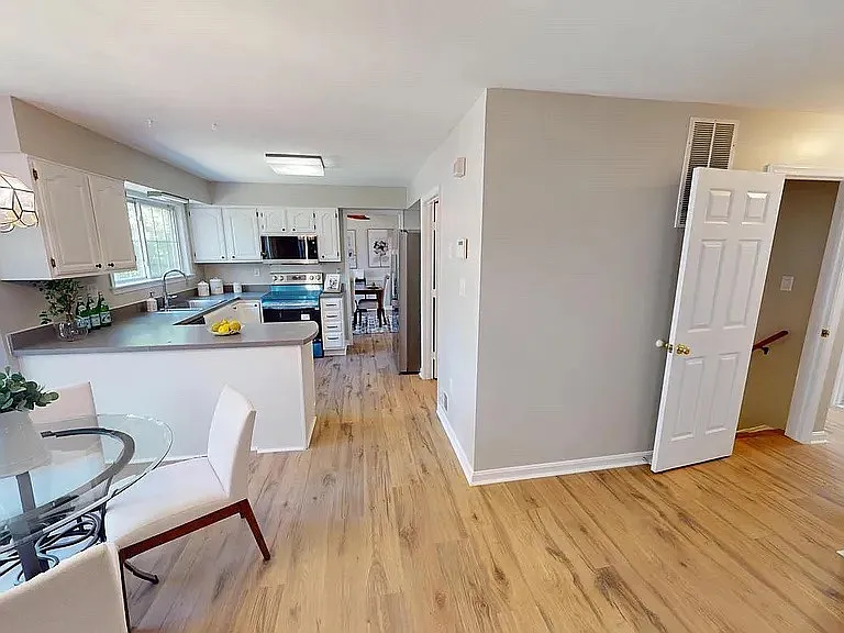 10384 Chamberlin Ct E — Photo 5
