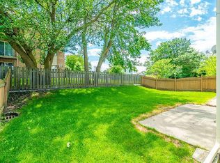 120 Horizon Cir, Carol Stream, IL 60188