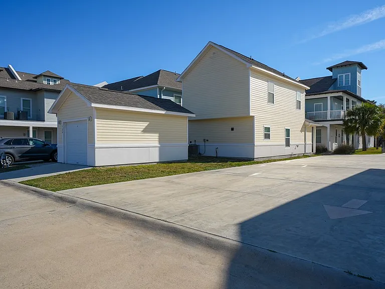 124 Lavaca Cir — Photo 29