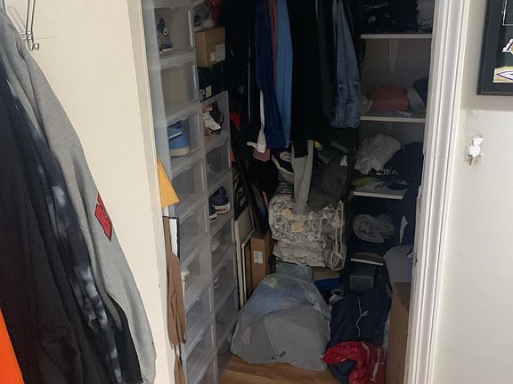 2nd image of 320 Edwards Pl #2
