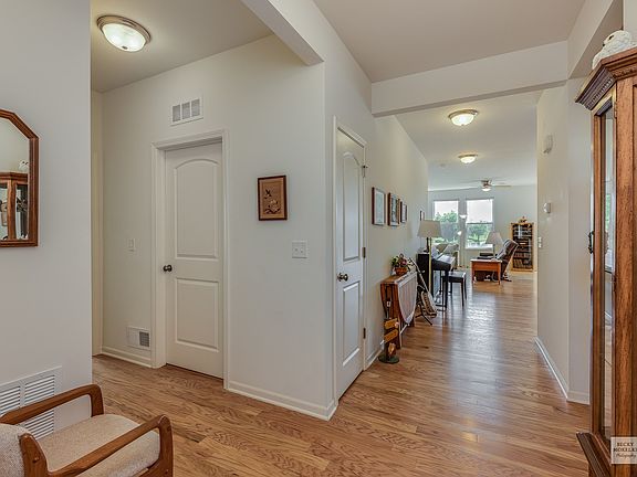 4th image of 818 Colchester Dr