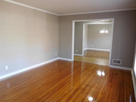 3rd image of 5589 Fresno Ave