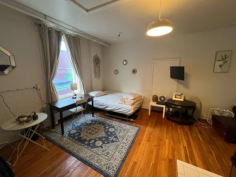 118 W Main St — Photo 3