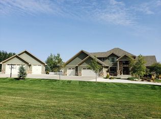 8000 S Windswept Cir, Sioux Falls, SD 57108