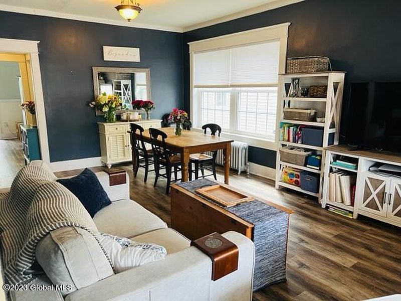 3rd image of 823 Vischer Avenue