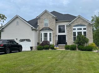 32 Macfarlane Cir, Monroe Township, NJ 08831