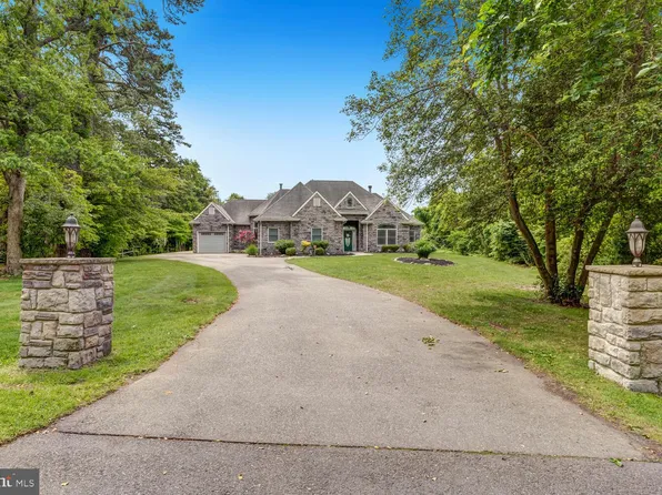 205 N Holly Lake Dr, Little Egg Harbor Twp, NJ 08087