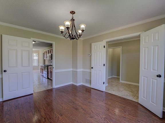 5th image of 110 Lakewood Dr