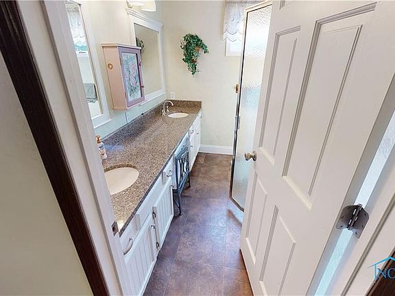 5th image of 360 Rosemont Dr