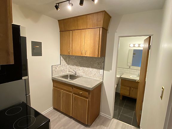 3rd image of 514 12th St E #12