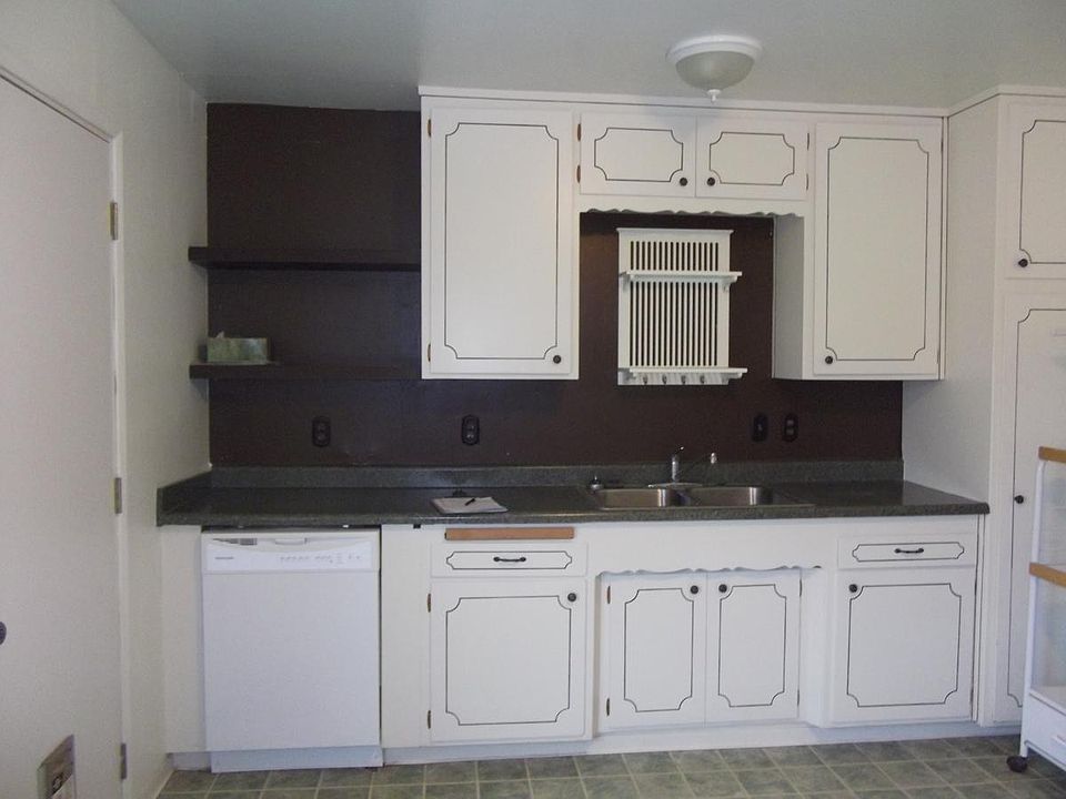 2nd image of 22176 Davis Rd #B