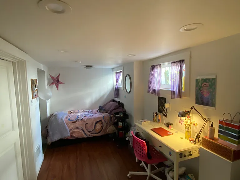 Lower unit bedroom