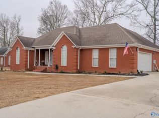 2003 Cedarwood Dr SW, Hartselle, AL 35640