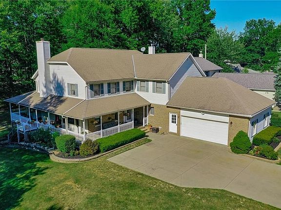 3rd image of 4483 Whitehall Dr