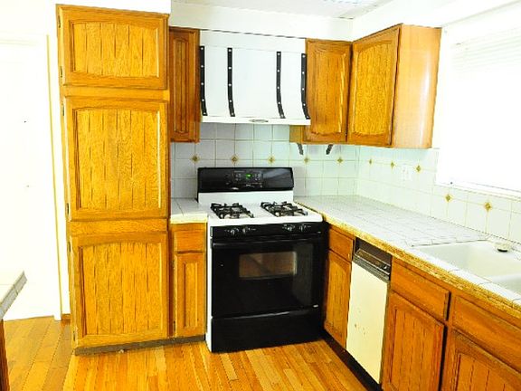 4th image of 37 Woodmill Ln