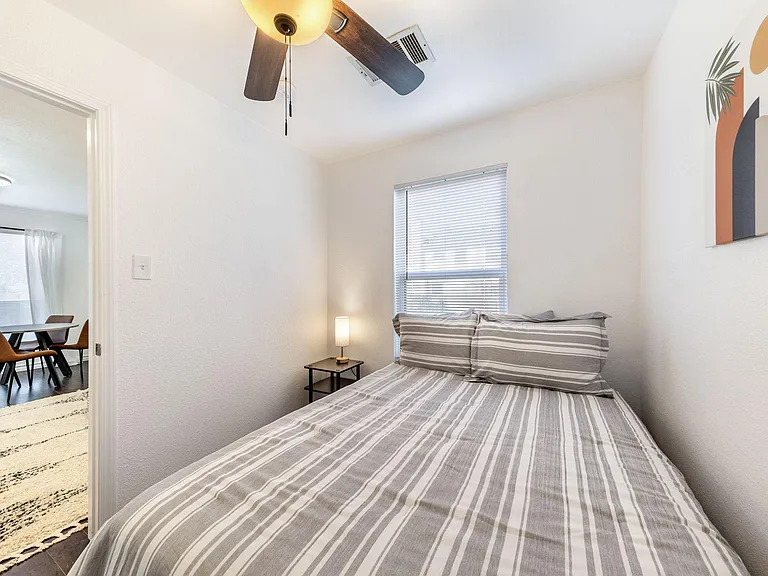 Stand up wardrobe and mirror included