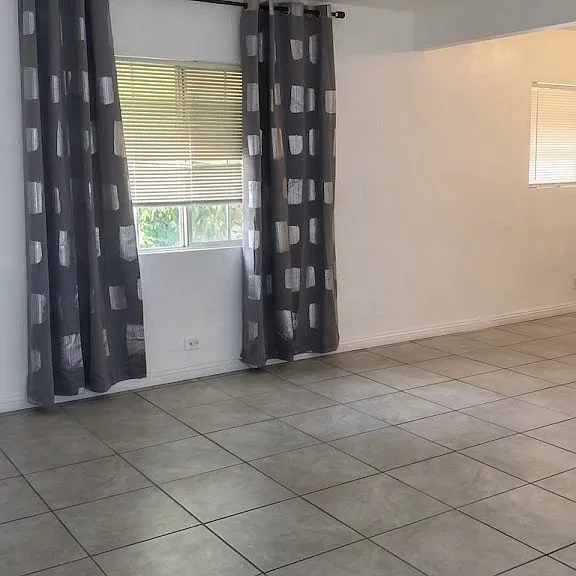 1341 W Poplar St — Photo 4