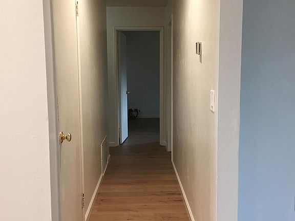 4th image of 2285 Royaltree Cir