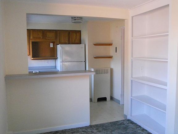 4th image of 738 Englewood Ave APT 4