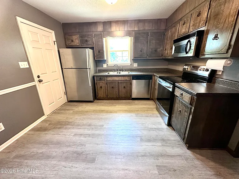 4558 Colonial Rd — Photo 7