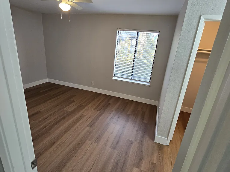 1117 W Swain Rd #18 — Photo 6