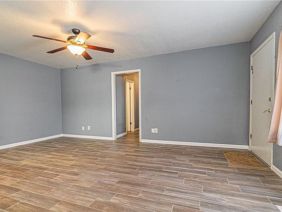 3rd image of 112 Vinita Dr