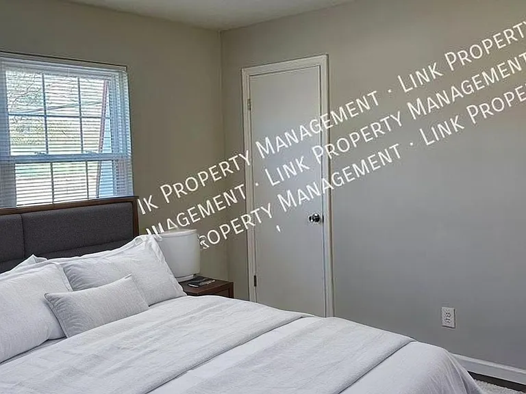 1638 Keeble St — Photo 5