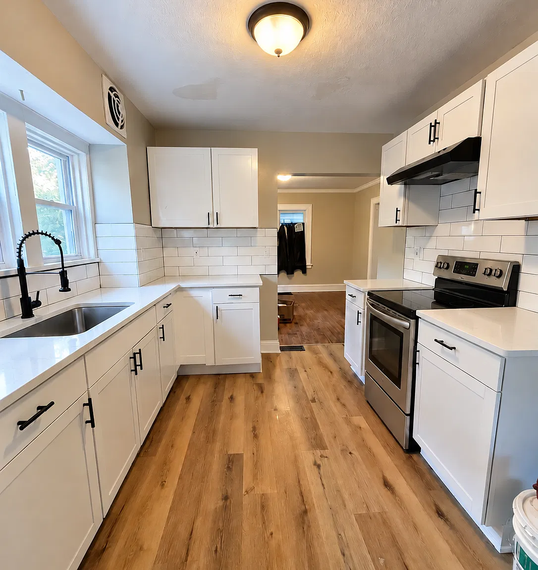 4 bed, 1.5 bath, $1,800 — Photo 2