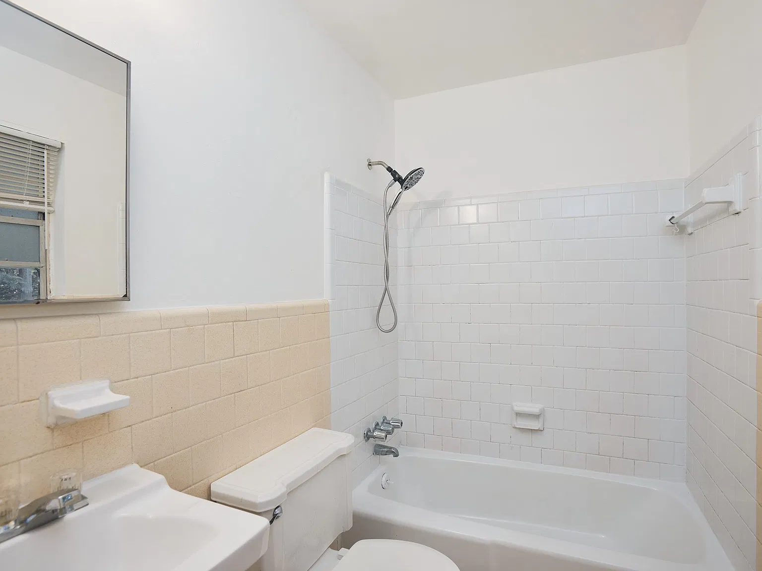 1214 Woodland Avenue Northeast - Unit 8 — Photo 4