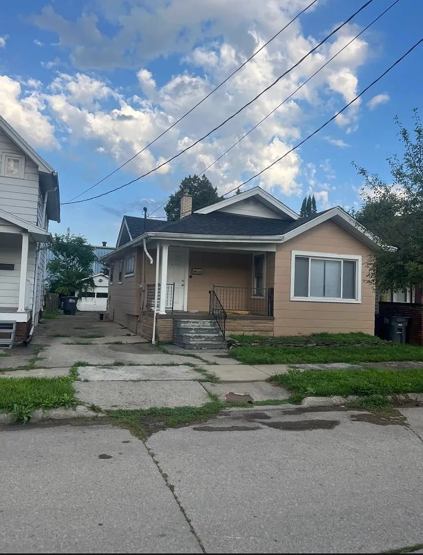 2 Bed 1 Bath — Photo 1