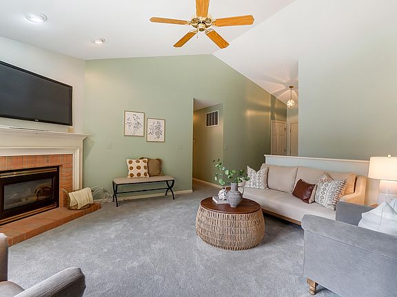3rd image of 1486 Woodside Dr
