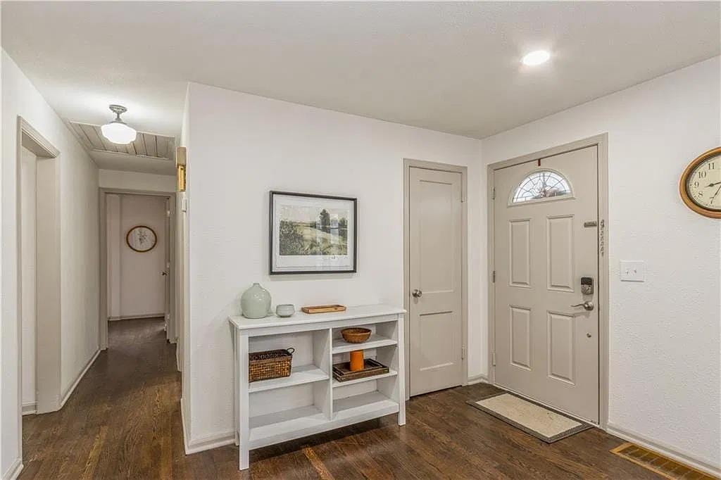 3 bed, 2.0 bath, $3,900 — Photo 4