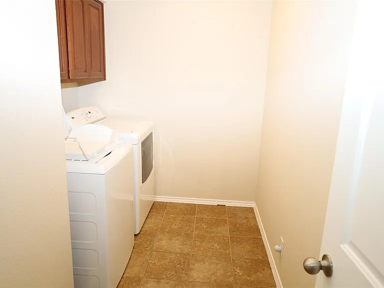 1804 Golden Arrow Ave — Photo 10