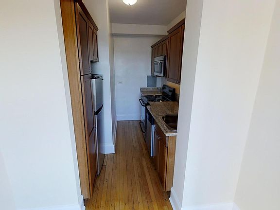 2nd image of 400 W Fullerton Pkwy #2BR
