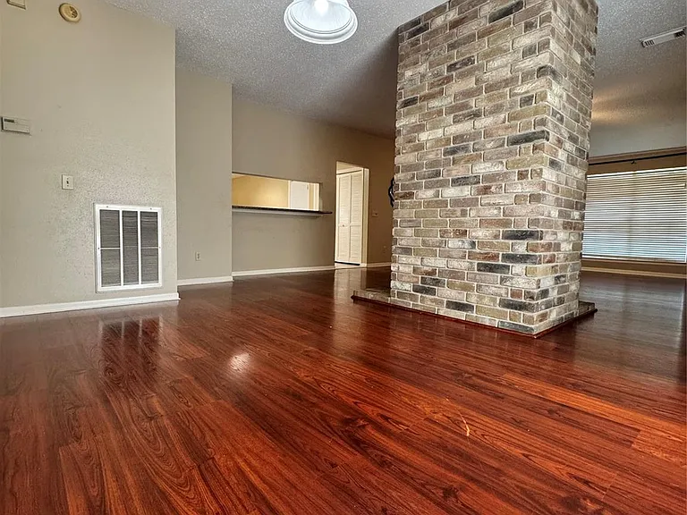 11 Cottage Grove Pl — Photo 5