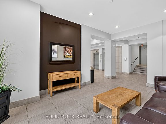5th image of 808 Bronson Ave #Penthouse 18