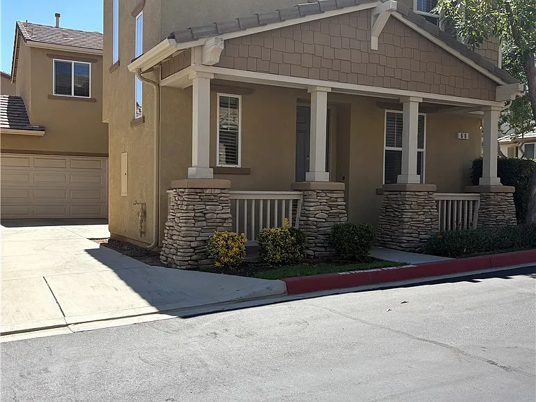 60 Crocus St — Photo 1