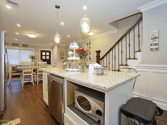 5th image of 161 Fisher Ave