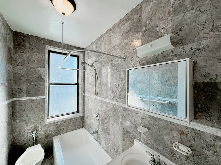 134 Haven Ave #2F — Photo 5