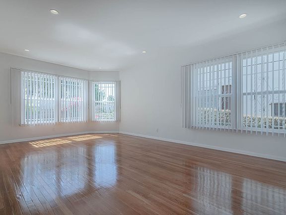 2nd image of 948 S Mansfield Ave #960